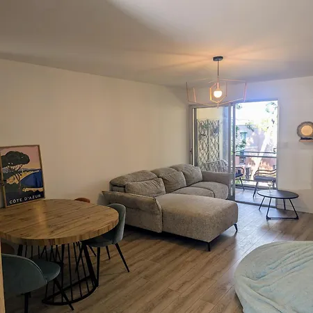 Apartment Grand T3 Dans La Pinede A 15 Minutes A Pied De La *